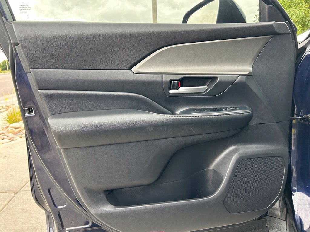 Used 2025 Toyota Grand Highlander AWD image 22