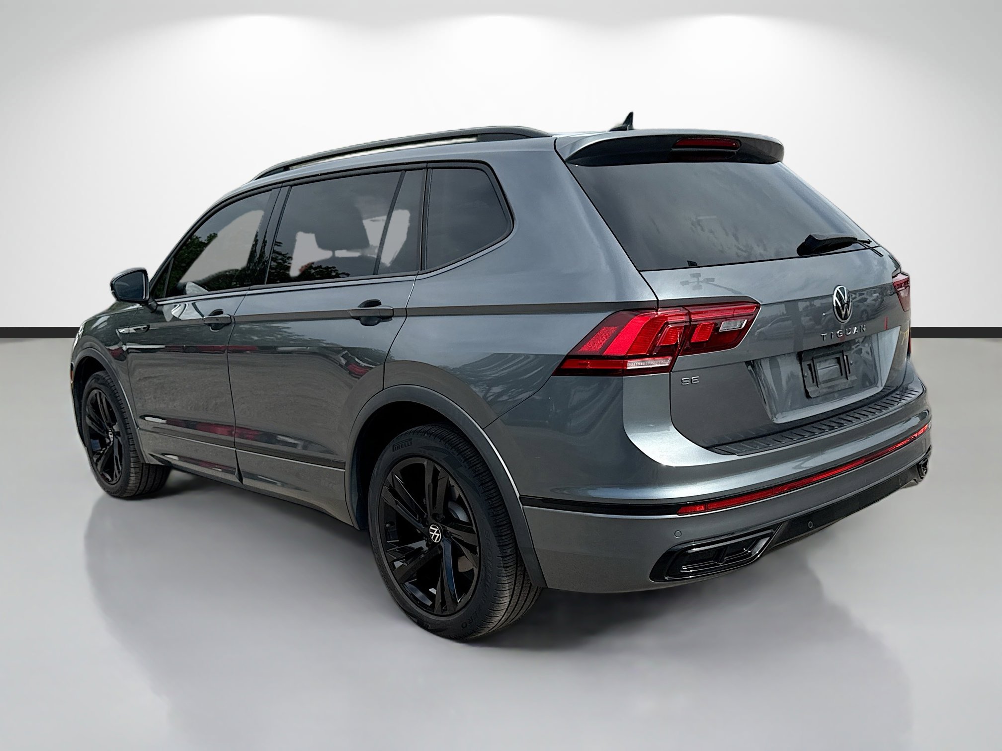 Used 2023 Volkswagen Tiguan SE R-Line FWD image 5