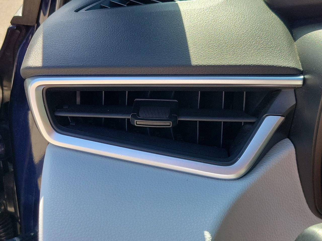 Used 2023 Toyota Corolla SE image 31