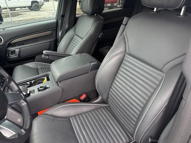 Used 2024 Land Rover Discovery Metropolitan Edition AWD/4WD image 25