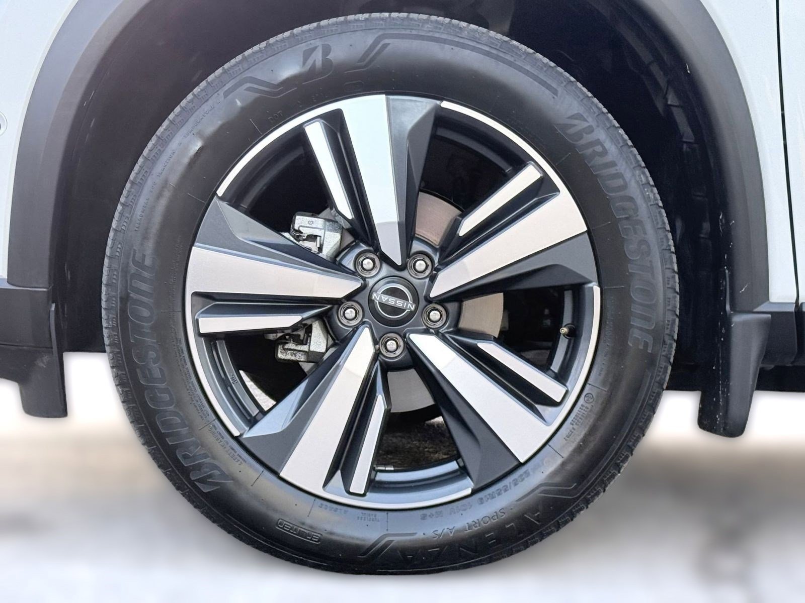 Used 2023 Nissan Rogue SL w/ SL Premium Package image 12