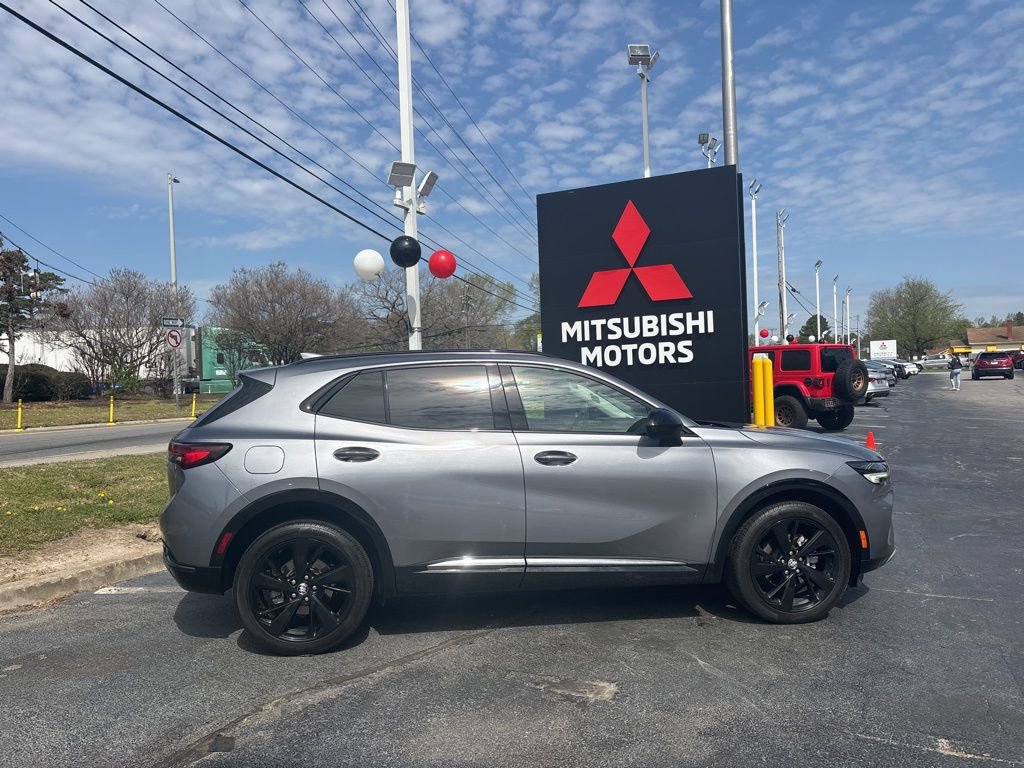 Used 2022 Buick Envision Essence w/ Sport Touring Package FWD image 3