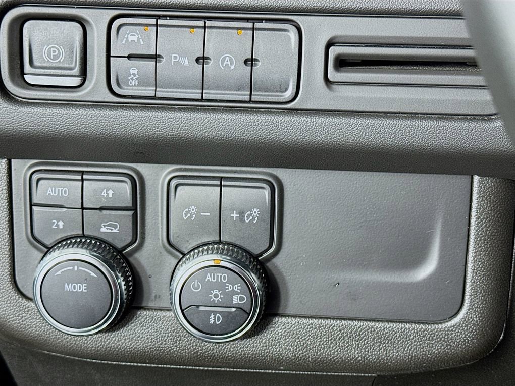 Used 2024 GMC Yukon SLE image 14