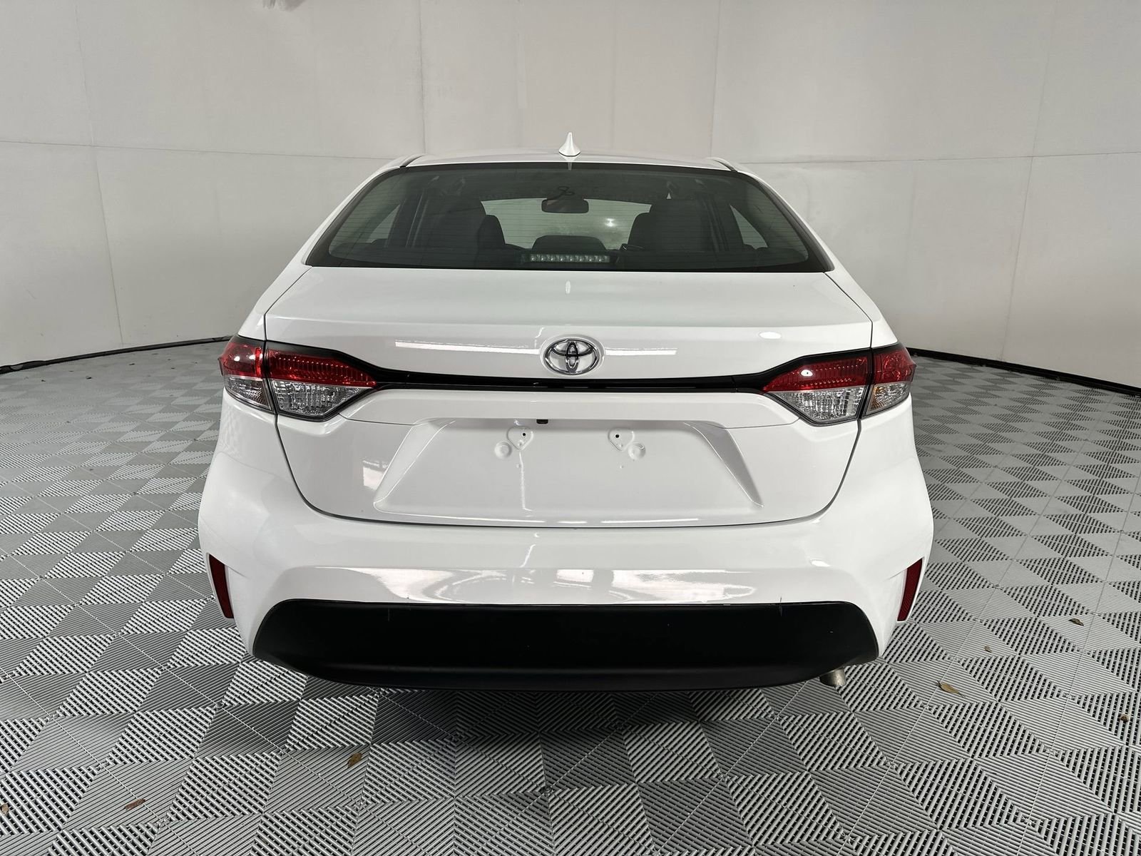 Used 2025 Toyota Corolla LE FWD image 7