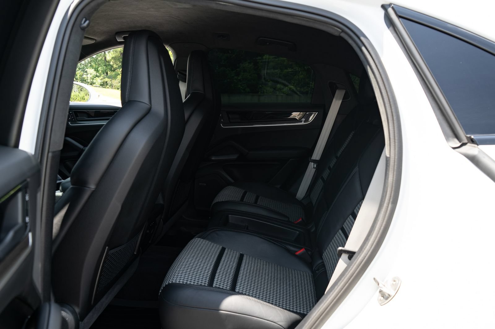 Used 2024 Porsche Cayenne S AWD/4WD image 36