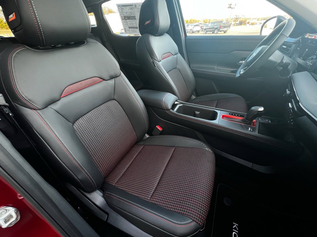New 2026 Nissan Kicks SR w/ SR Premium Package image 24
