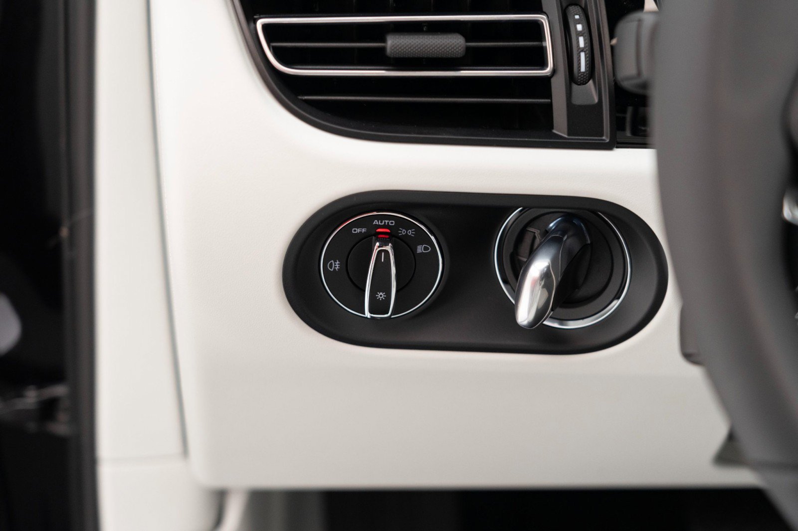 New 2025 Porsche Macan S image 29