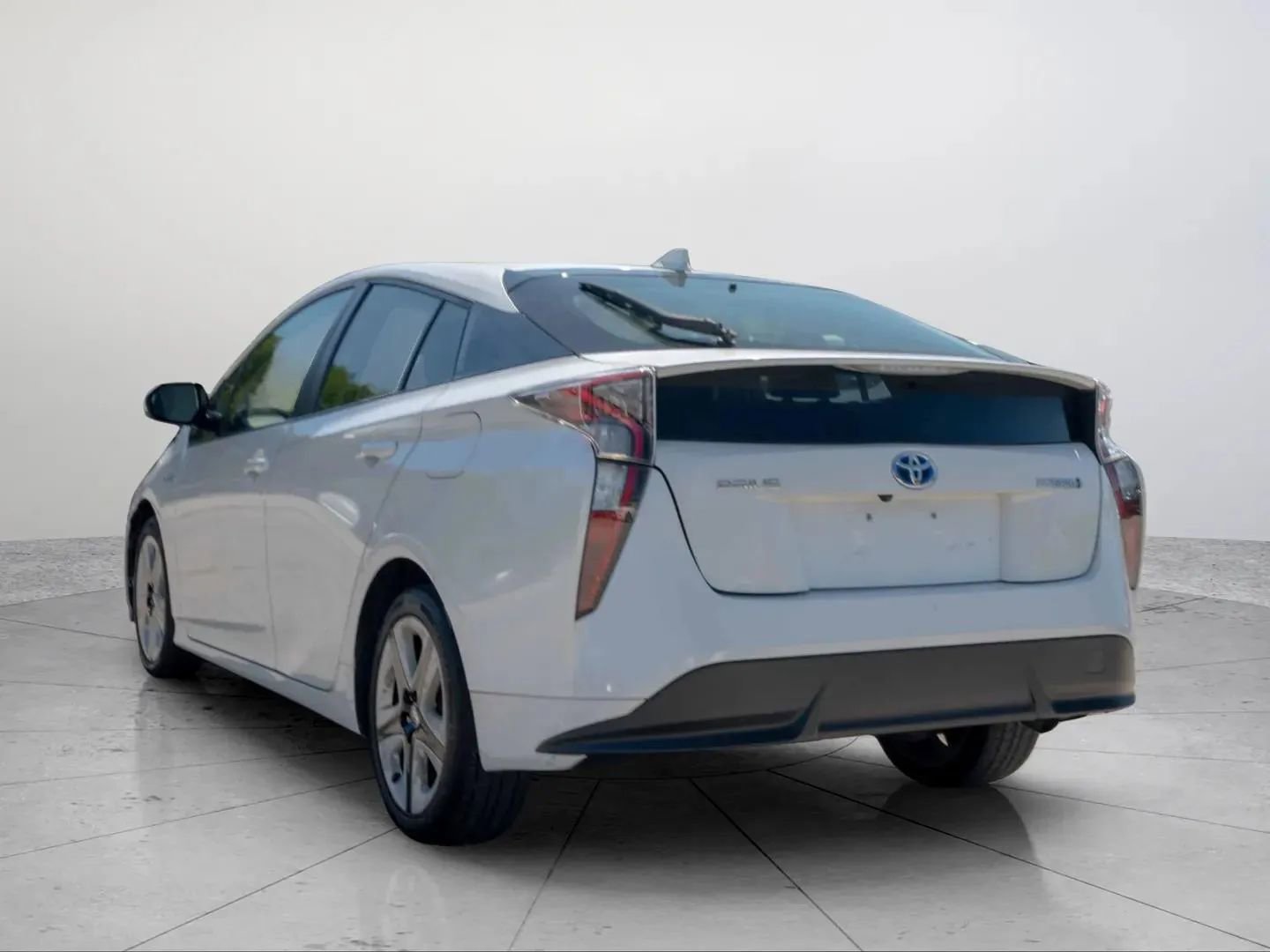 Used 2016 Toyota Prius Two image 5