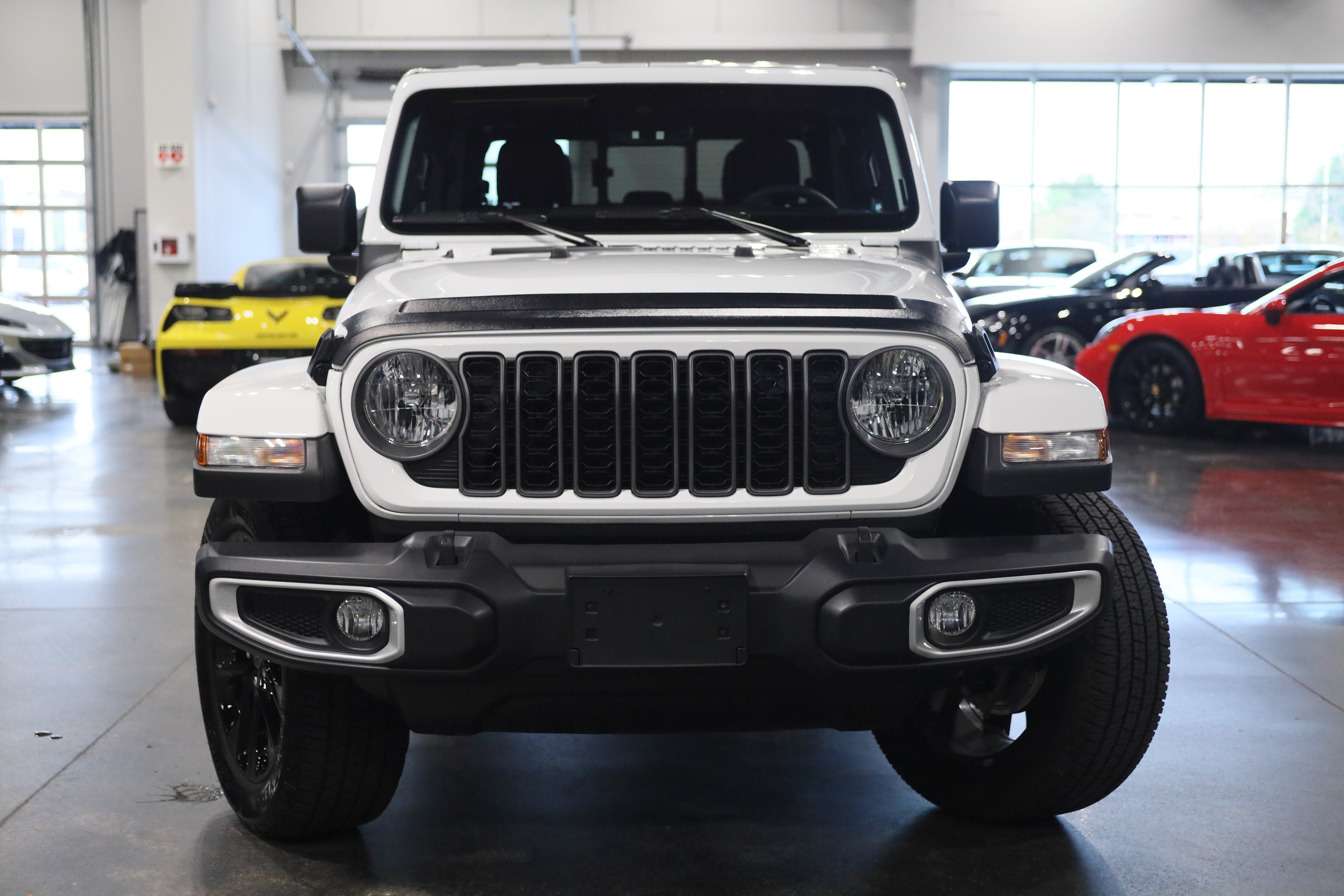 Used 2025 Jeep Gladiator Sport AWD/4WD image 2