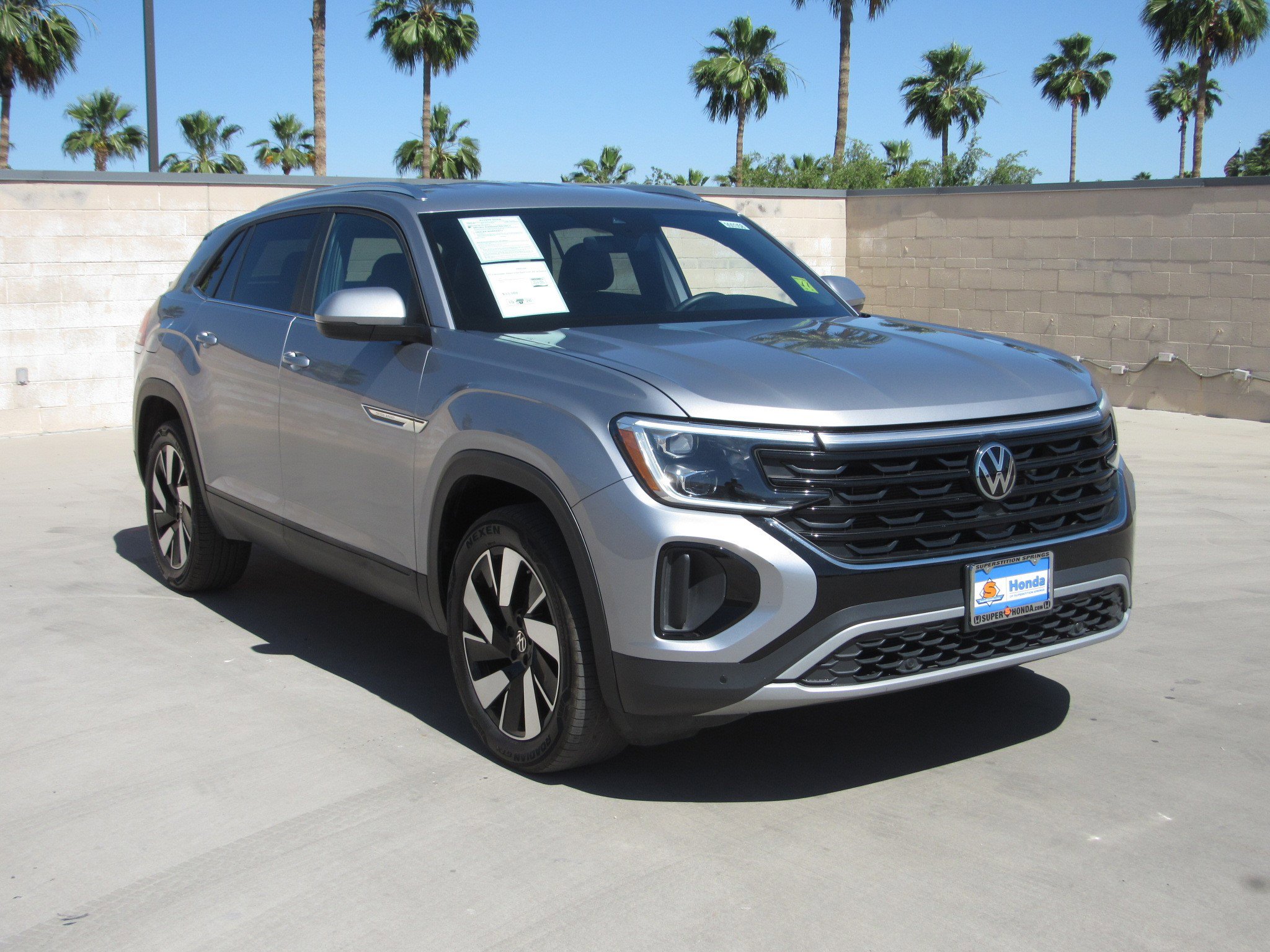 Used 2025 Volkswagen Atlas Cross Sport SE AWD/4WD image 2