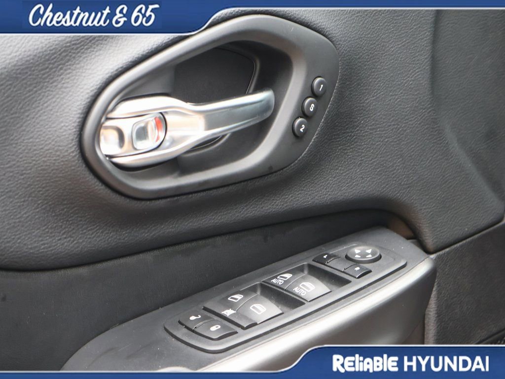 Used 2020 Jeep Cherokee Limited image 23