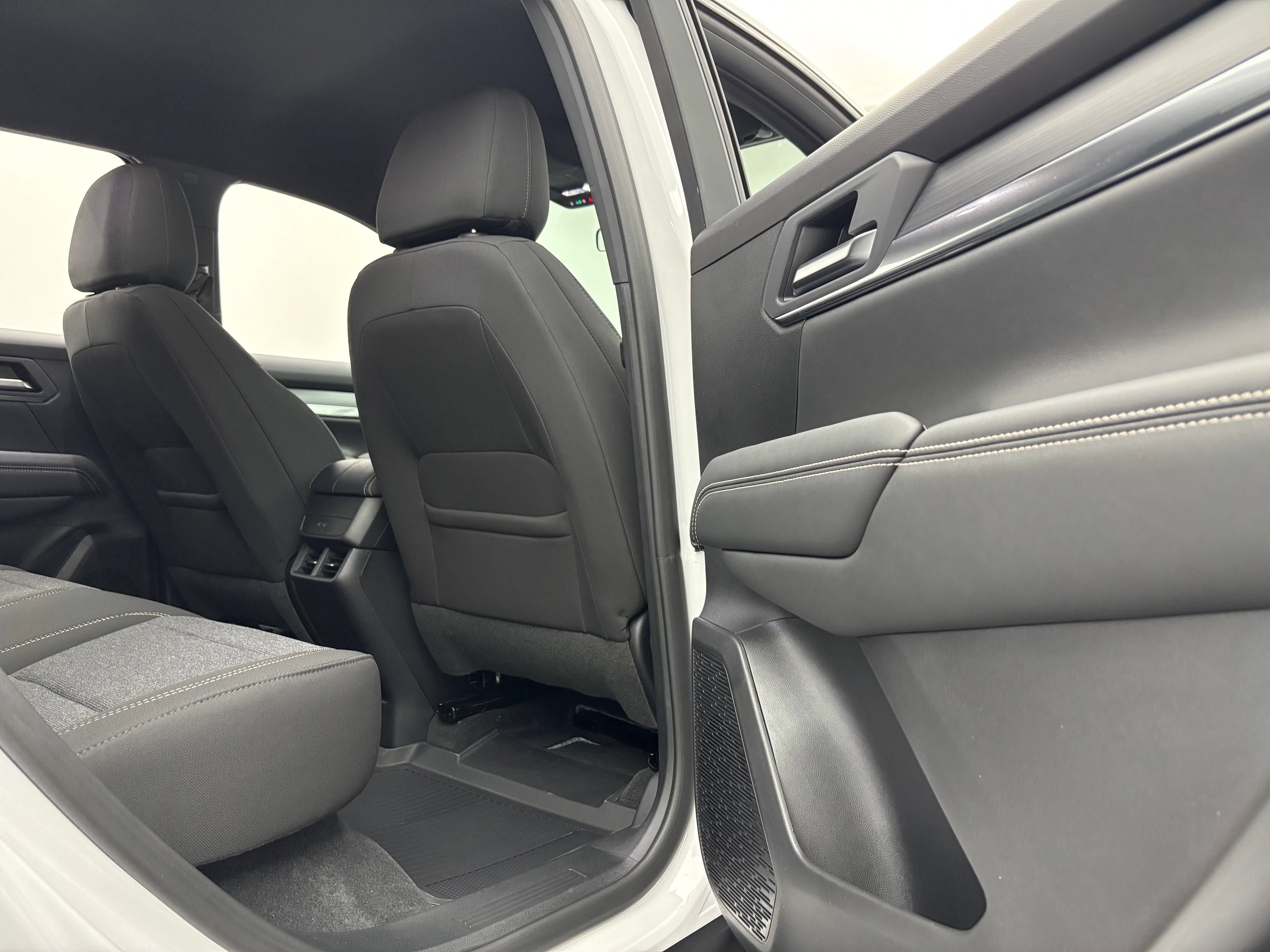 New 2027 GMC Terrain Elevation FWD image 31