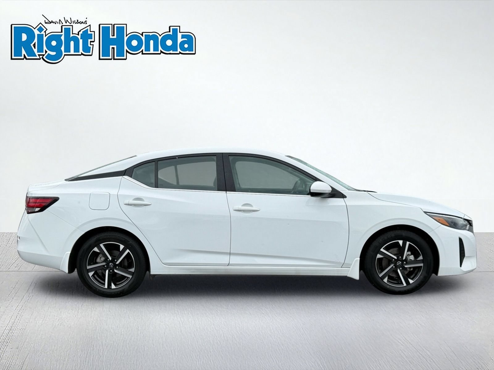 Used 2024 Nissan Sentra SV FWD image 9