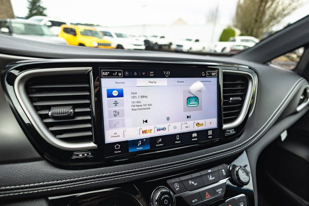 New 2026 Chrysler Pacifica Select w/ S Appearance Package image 14