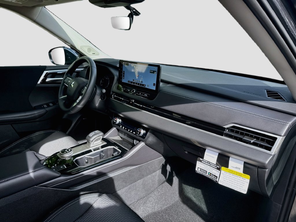 New 2026 Mitsubishi Outlander ES FWD image 32