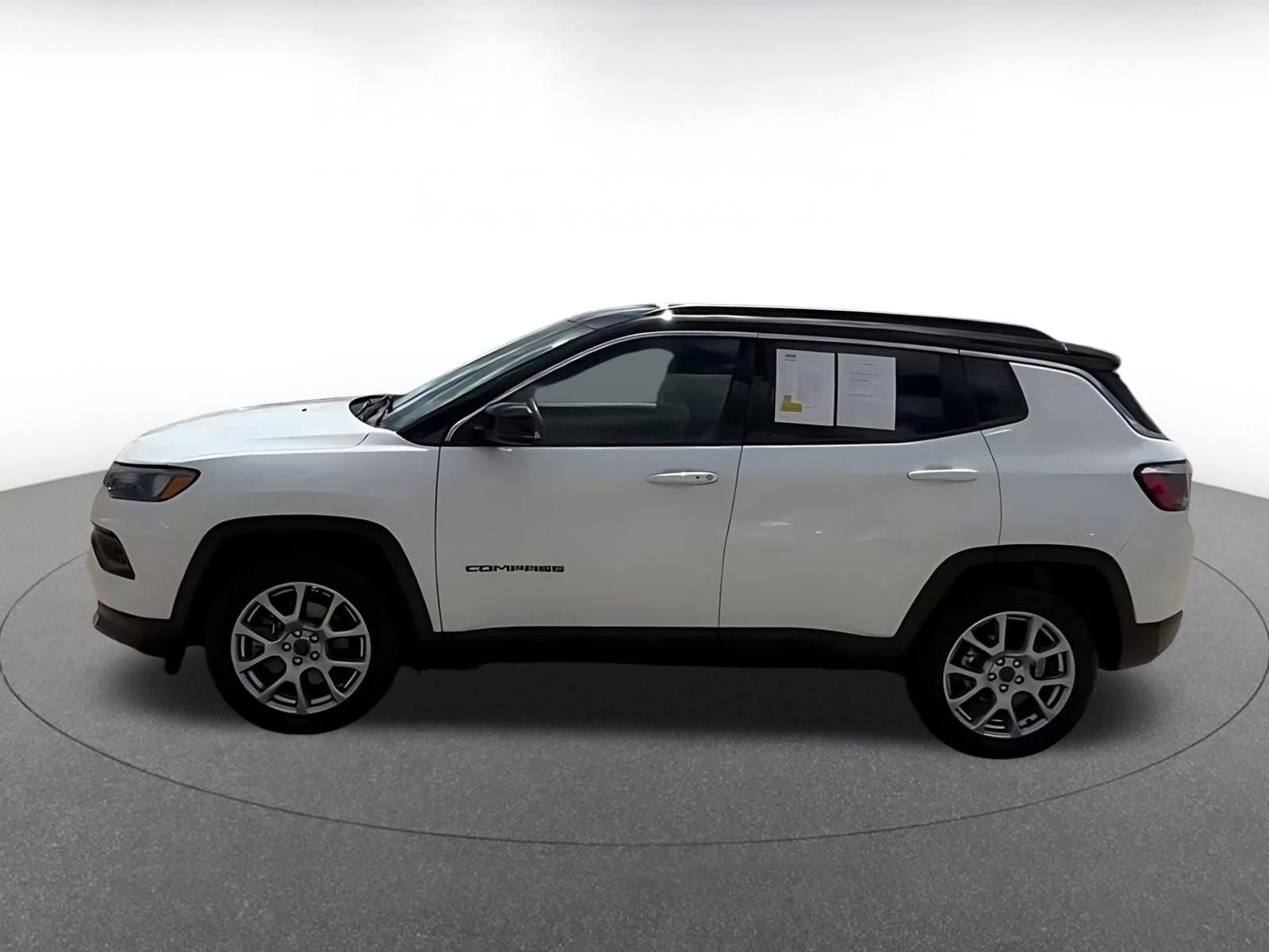 Used 2025 Jeep Compass Limited image 9