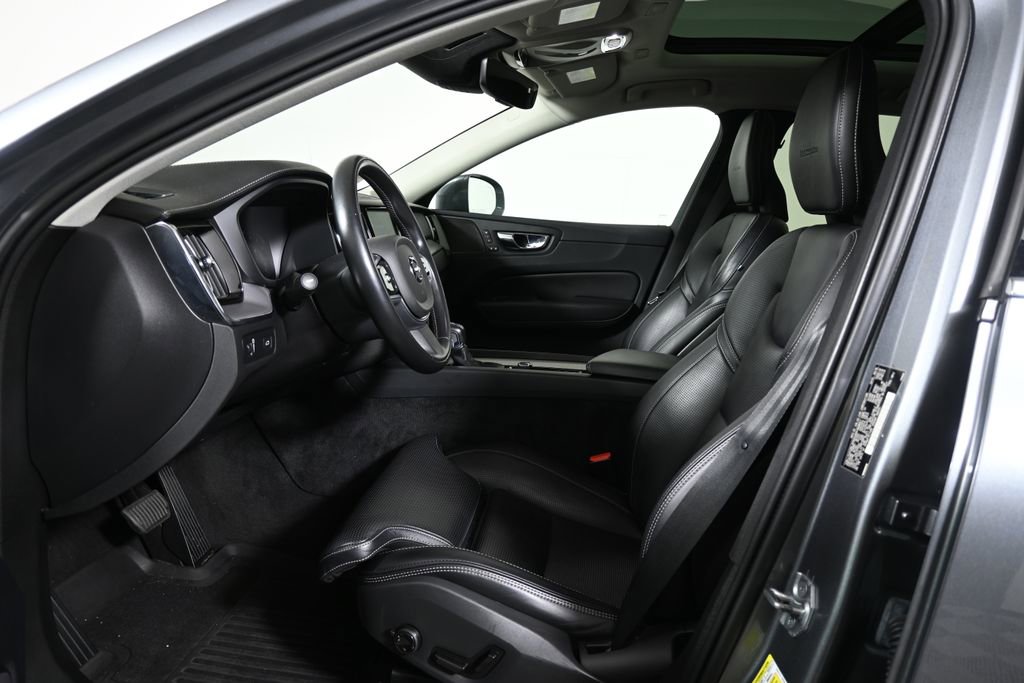 Used 2019 Volvo XC60 T6 Inscription w/ Protection Package Premier AWD/4WD image 3