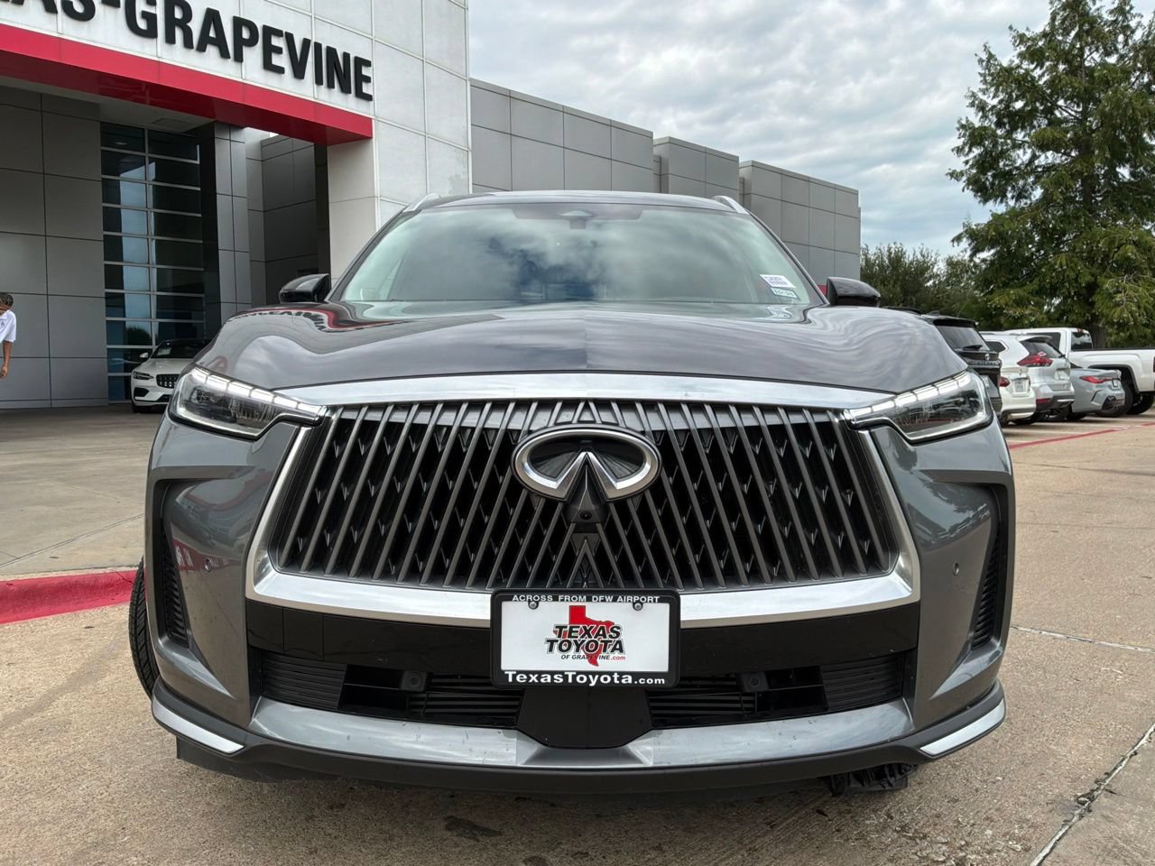 Used 2026 INFINITI QX60 Luxe FWD image 3