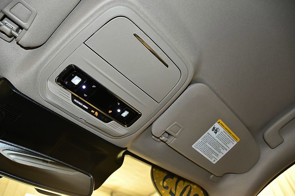 Used 2025 Lincoln Corsair AWD image 25