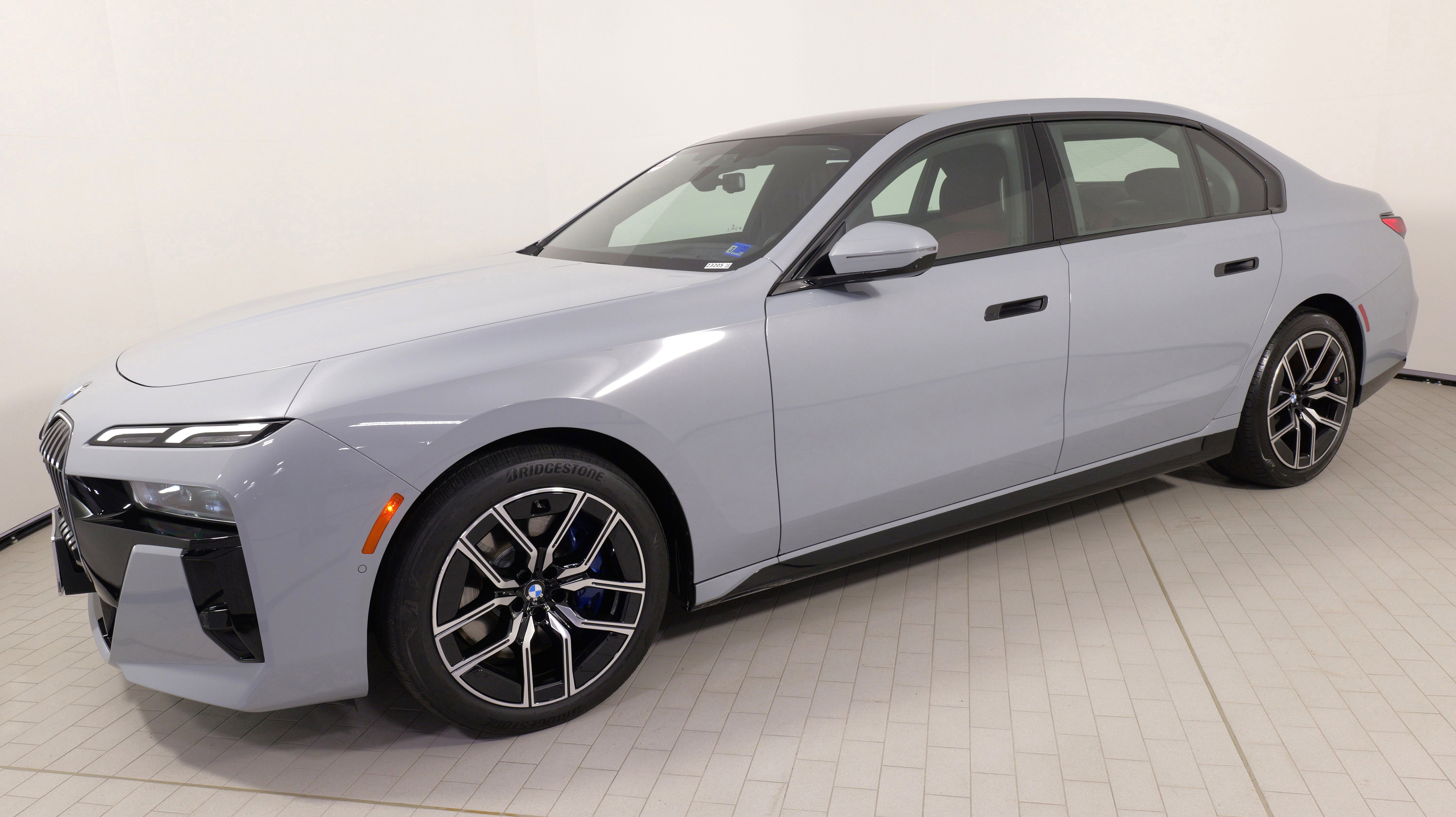 Used 2024 BMW 740i xDrive image 1