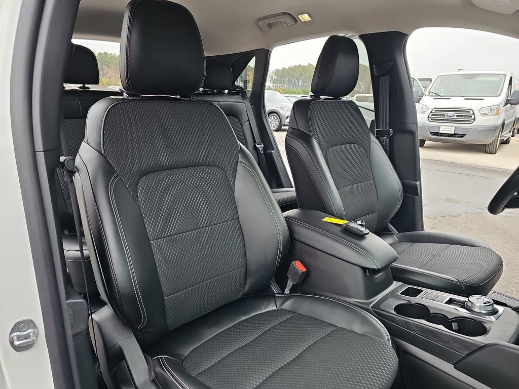 Used 2025 Ford Escape SE image 13