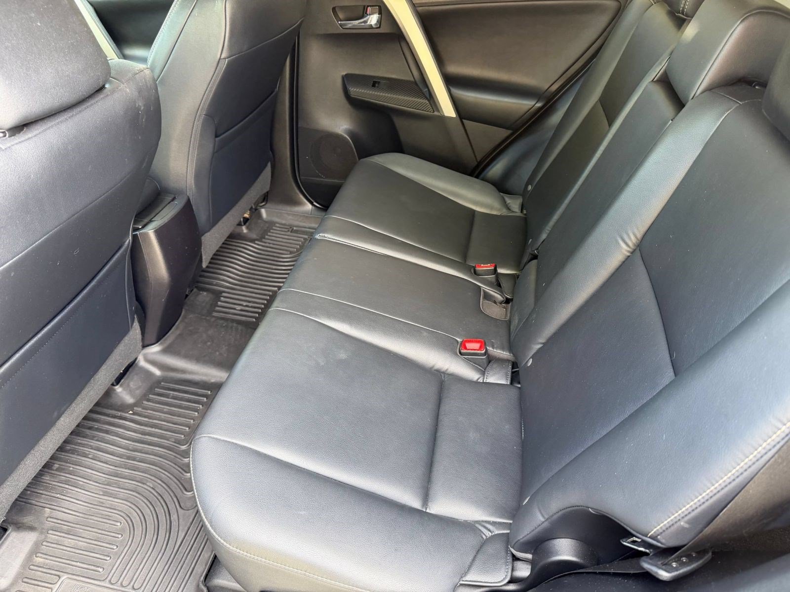 Used 2015 Toyota RAV4 Limited AWD/4WD image 23