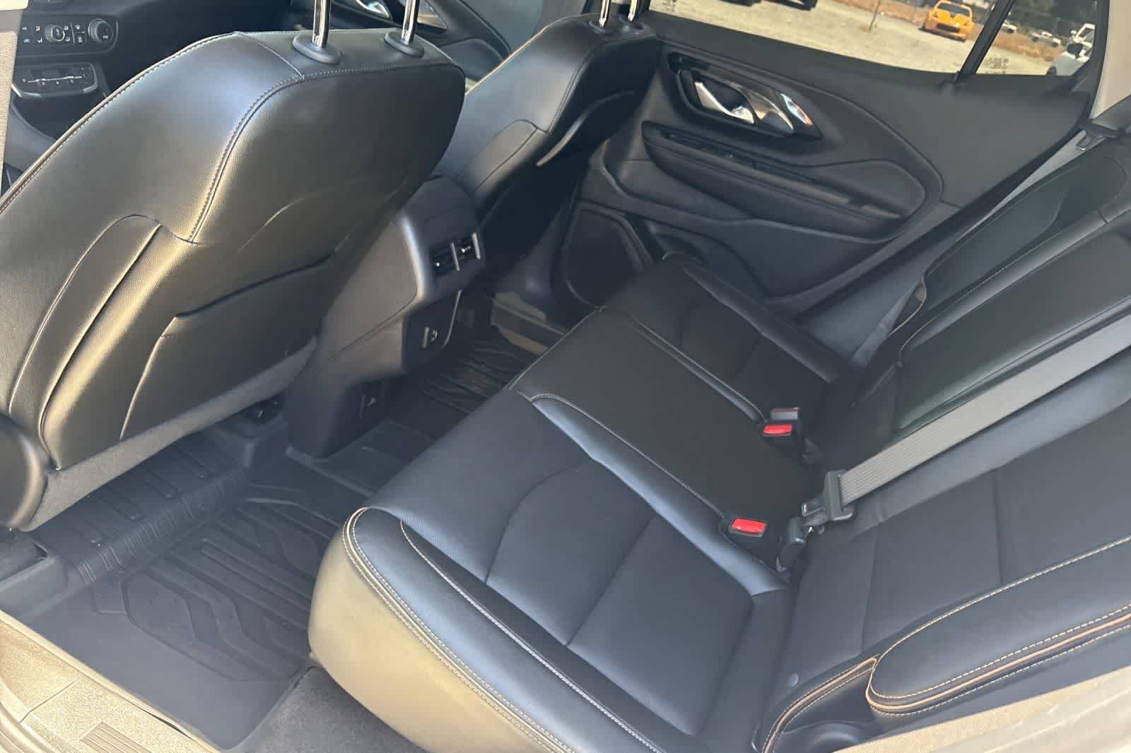 Used 2024 GMC Terrain AT4 w/ Tech Package AWD/4WD image 5