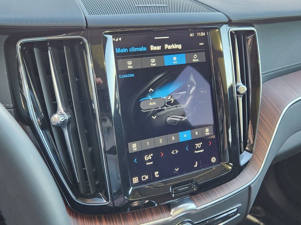 Used 2023 Volvo XC60 B6 Ultimate w/ Climate Package image 13