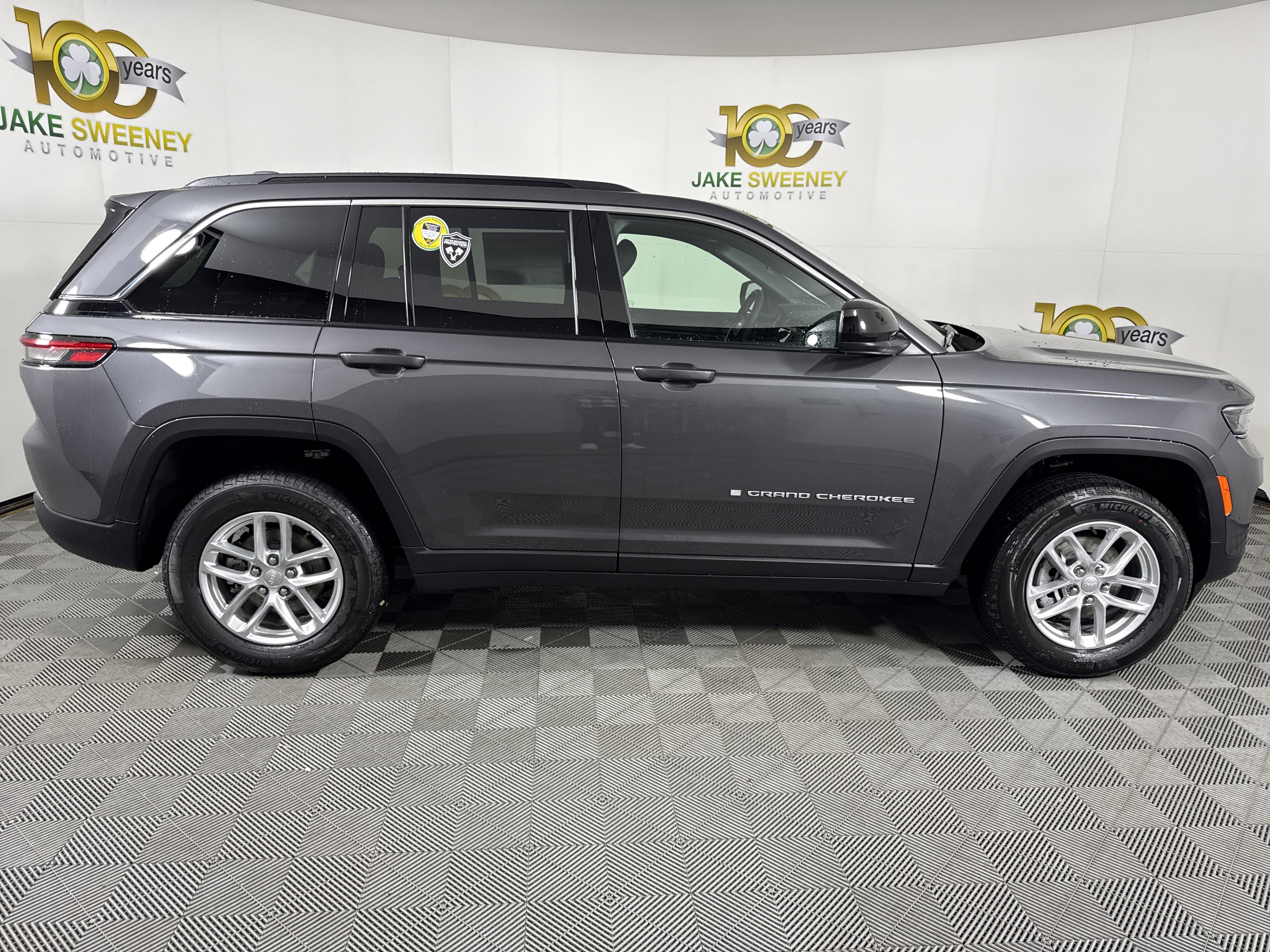 New 2025 Jeep Grand Cherokee Laredo X image 8