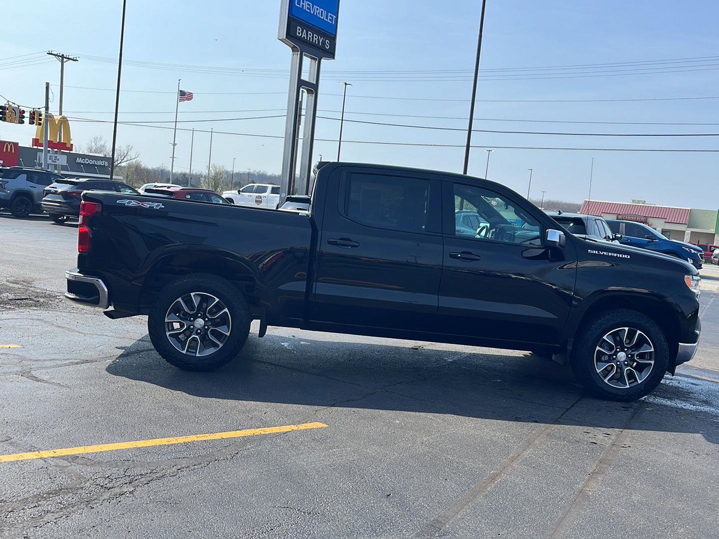 Used 2024 Chevrolet Silverado 1500 LT AWD/4WD image 6