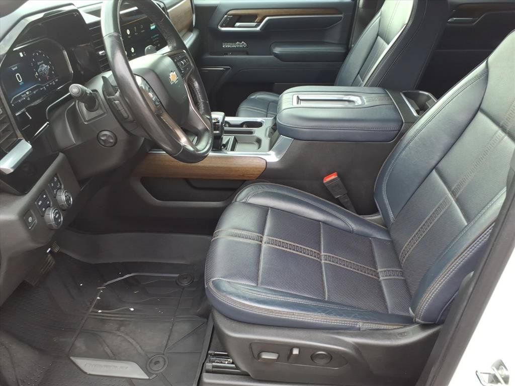 Used 2022 Chevrolet Silverado 1500 High Country w/ High Country Premium Package AWD/4WD image 11