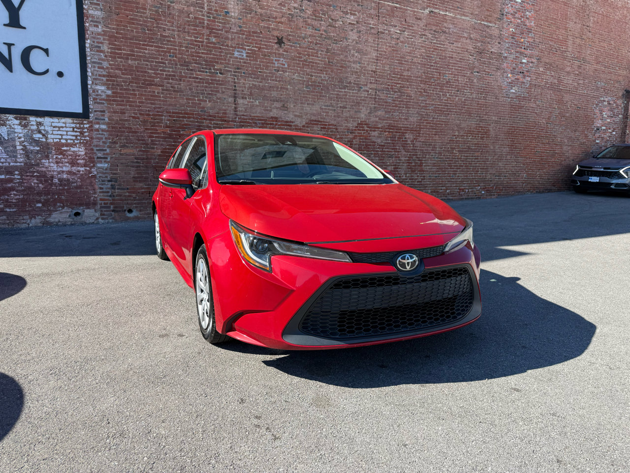 Used 2020 Toyota Corolla LE image 2