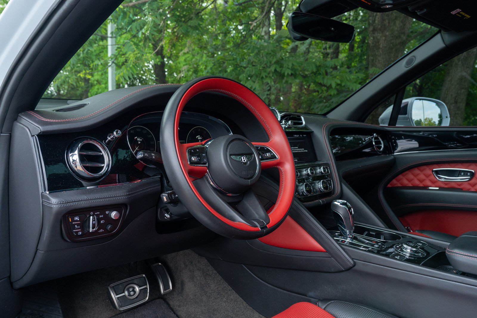Used 2022 Bentley Bentayga AWD/4WD image 14