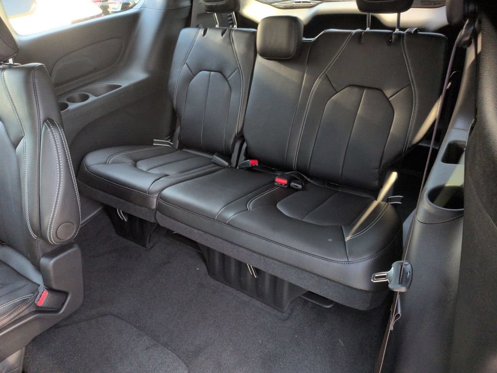New 2027 Chrysler Pacifica Select FWD image 29