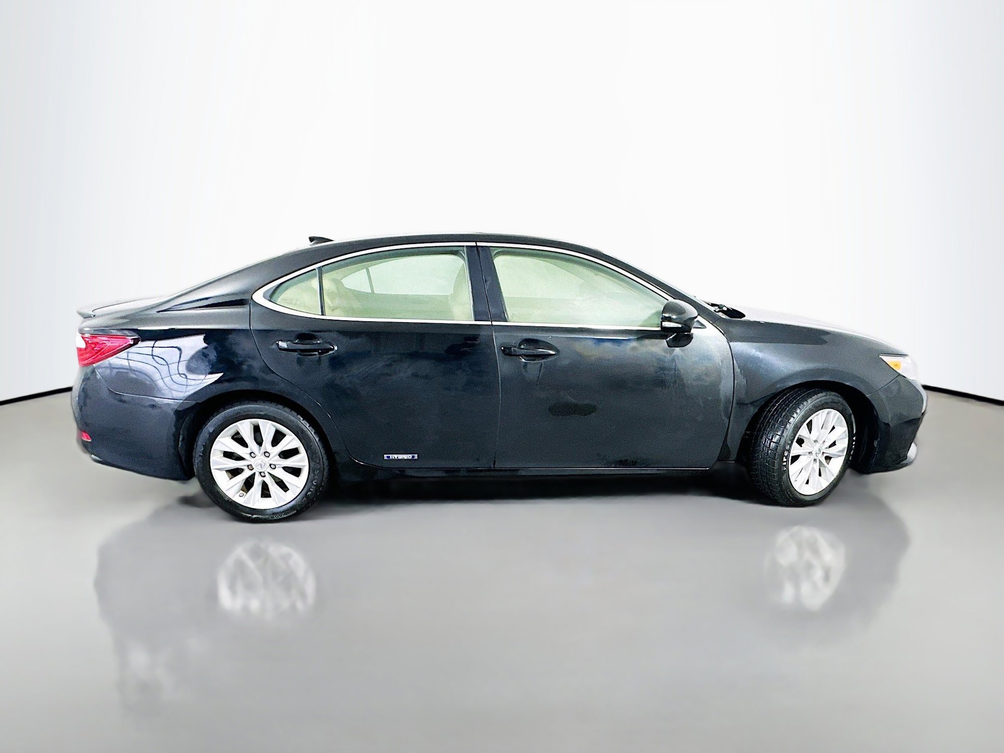 Used 2015 Lexus ES 300h image 8