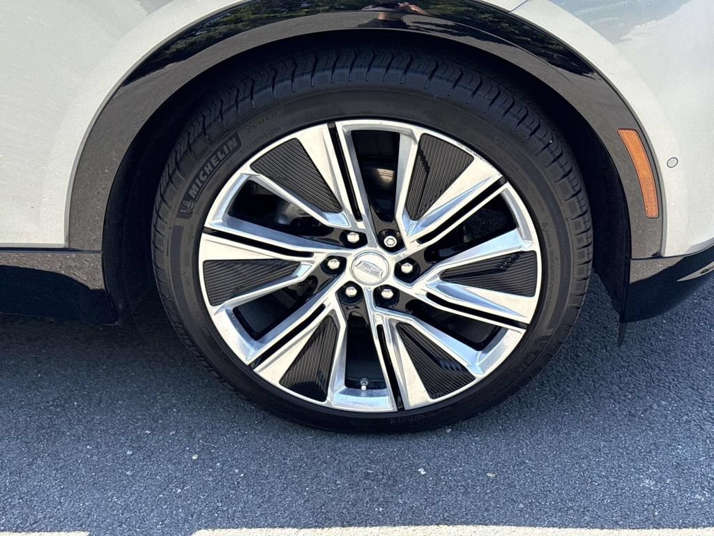 Certified 2025 Cadillac Lyriq Luxury w/ LPO, Floor Liner Package AWD/4WD image 14