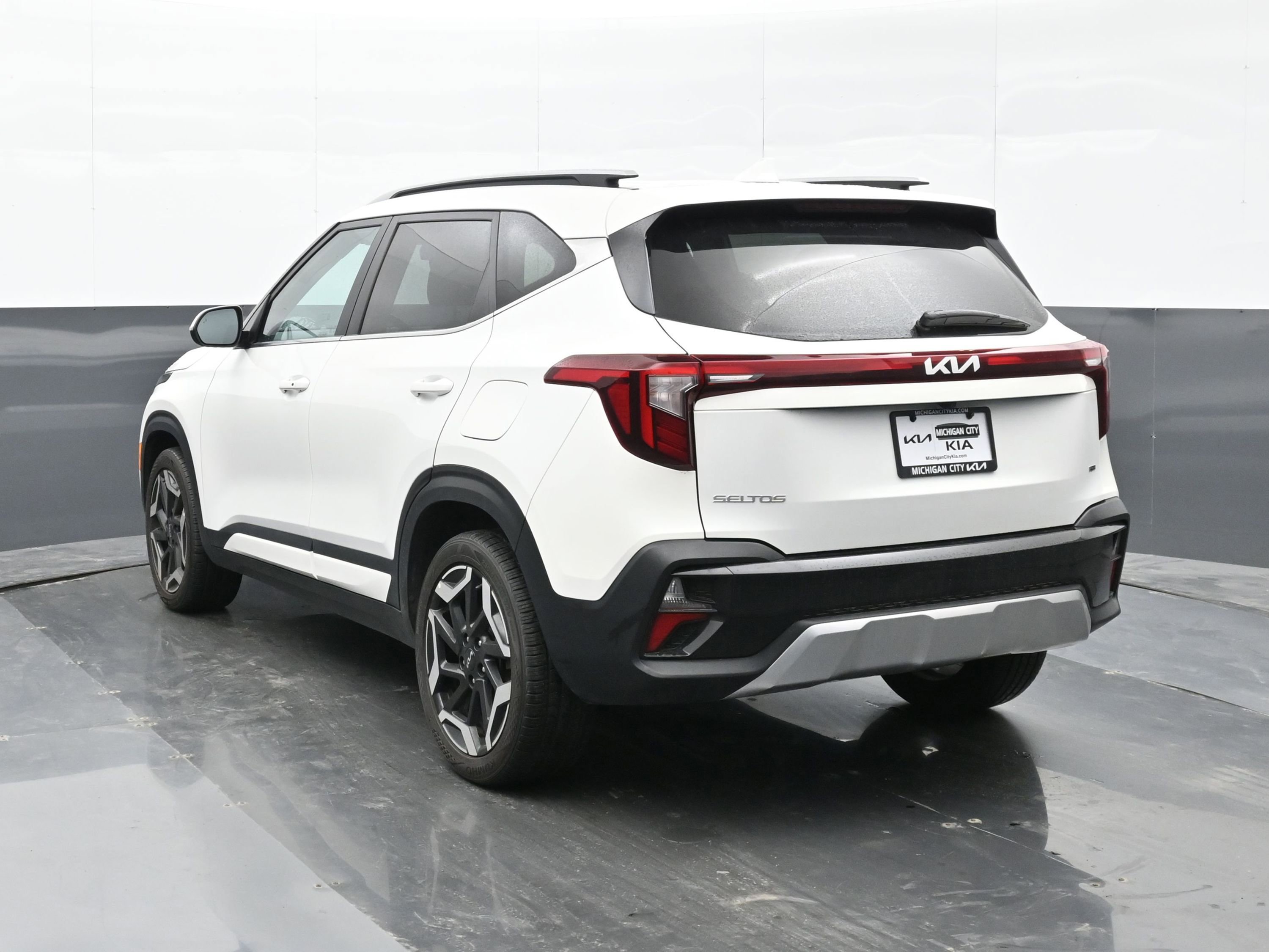 Used 2024 Kia Seltos SX image 2