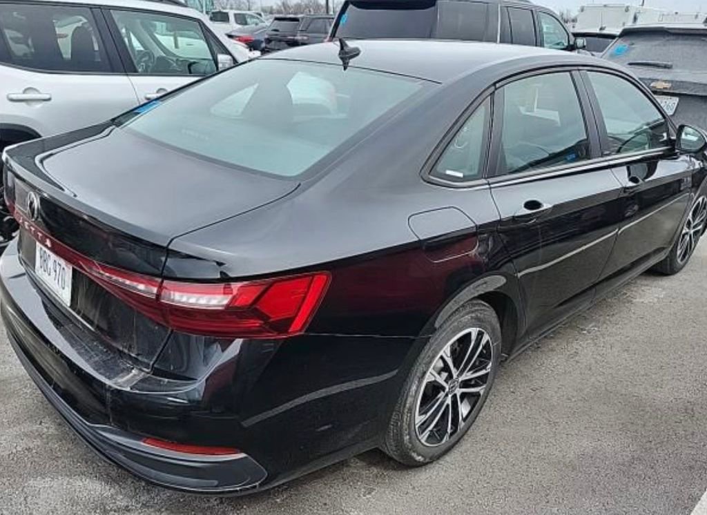 Used 2025 Volkswagen Jetta Sport image 4