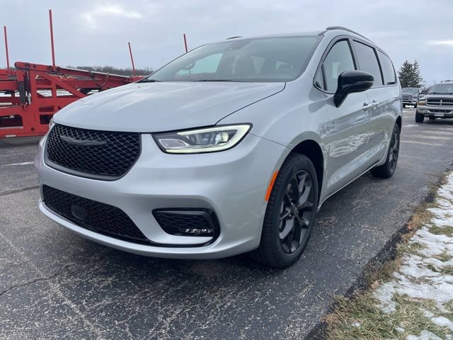 New 2026 Chrysler Pacifica Select w/ S Appearance Package image 7