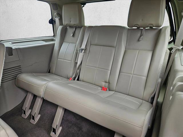 Used 2014 Lincoln Navigator 2WD image 19