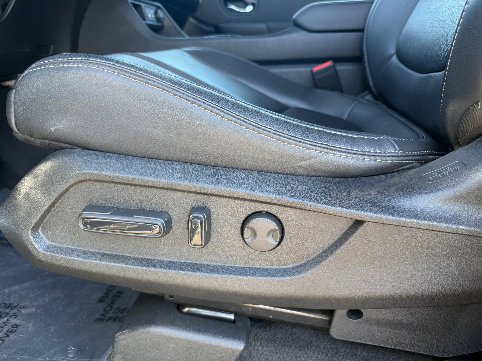 Used 2025 Honda Pilot Touring image 10