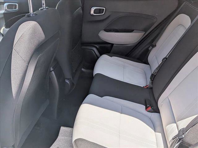 Used 2023 Hyundai Venue SEL FWD image 18