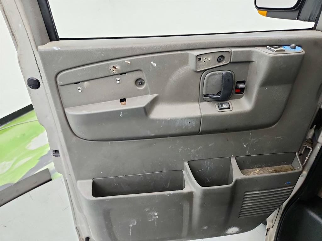 Used 2007 Chevrolet Express 1500 AWD Passenger w/ LT Preferred Equipment Group image 19