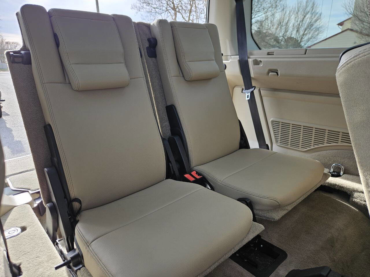 Used 2016 Land Rover LR4 HSE Silver Edition AWD/4WD image 17