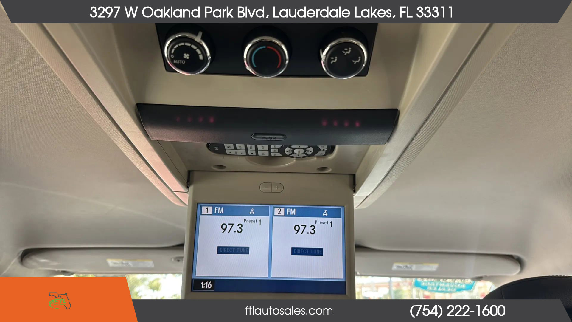 Used 2013 Chrysler Town & Country Touring image 28