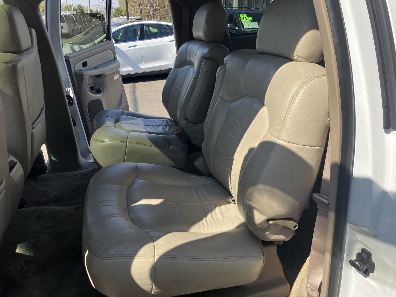 Used 2002 Chevrolet Suburban Z71 image 25