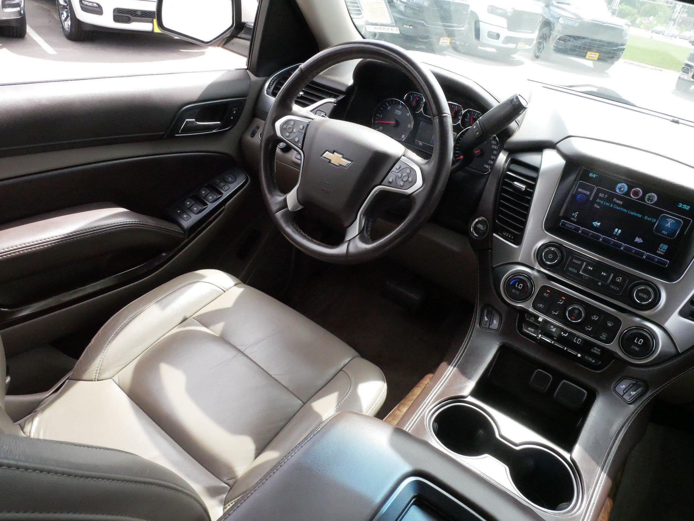 Used 2015 Chevrolet Suburban LT w/ Luxury Package AWD/4WD image 9