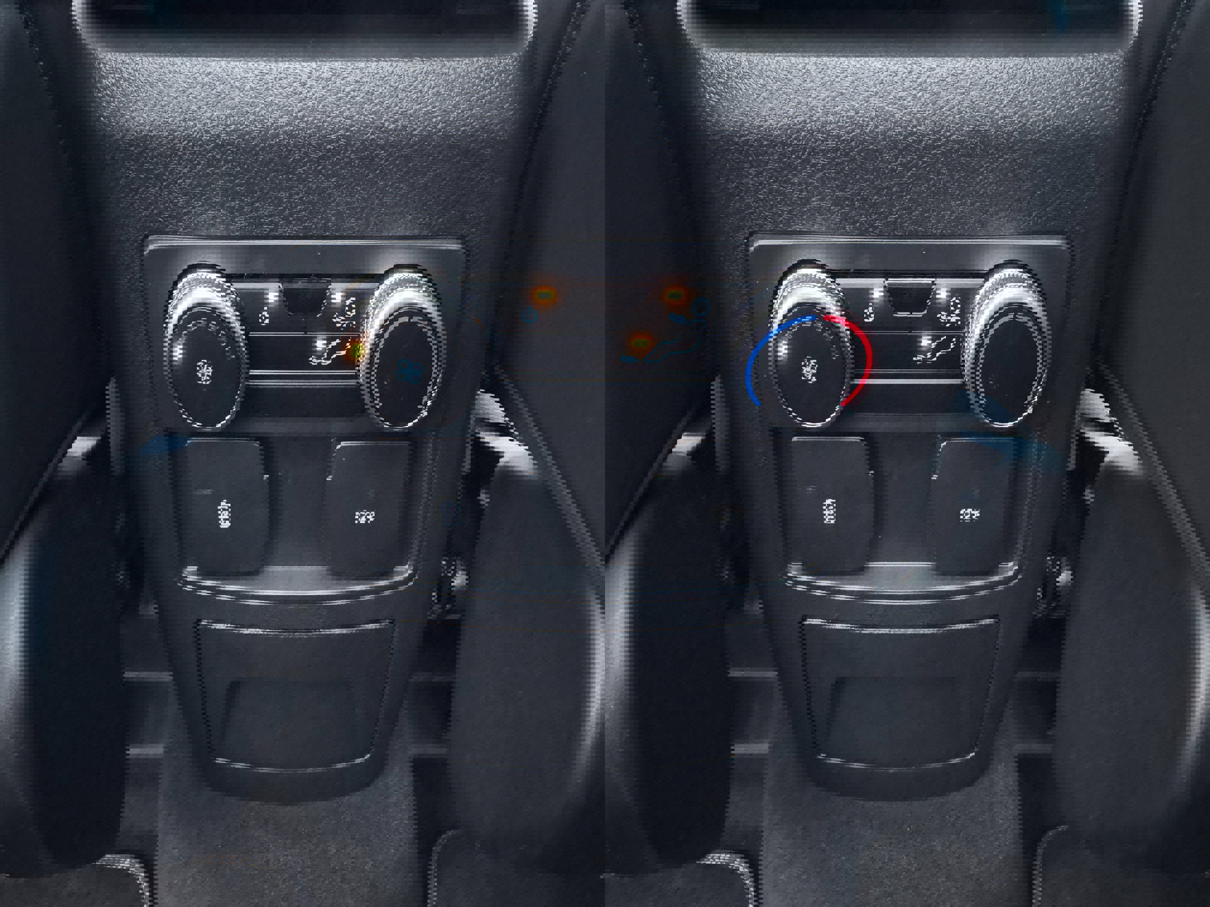 Used 2023 Ford Explorer XLT w/ Equipment Group 202A image 31