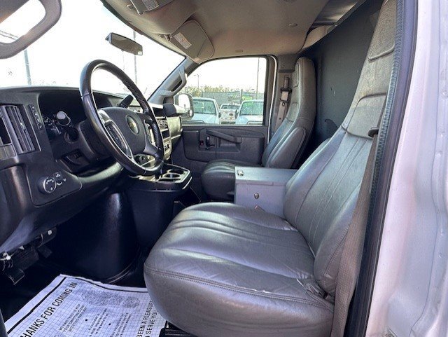 Used 2017 Chevrolet Express 2500 RWD image 19