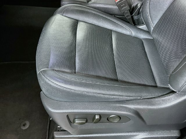 Used 2025 GMC Sierra 1500 SLT AWD/4WD image 24